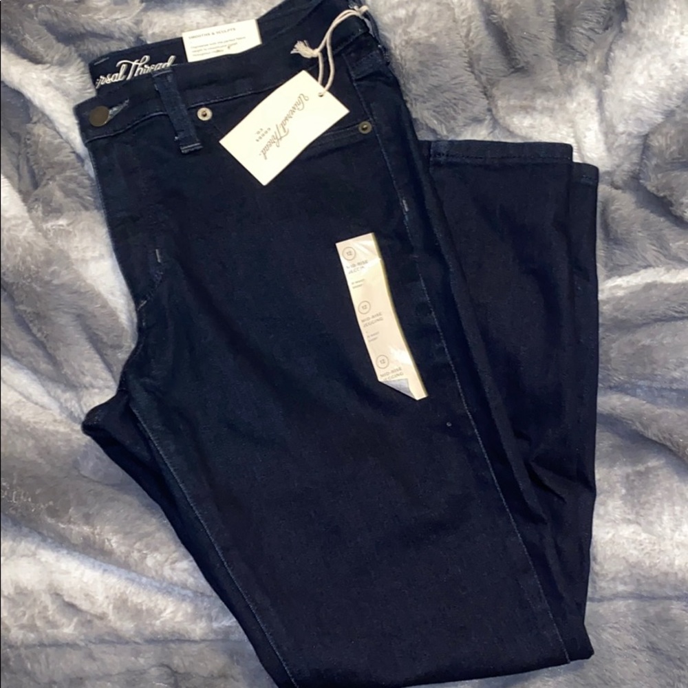 Universal Thread Mid-Rise Jegging